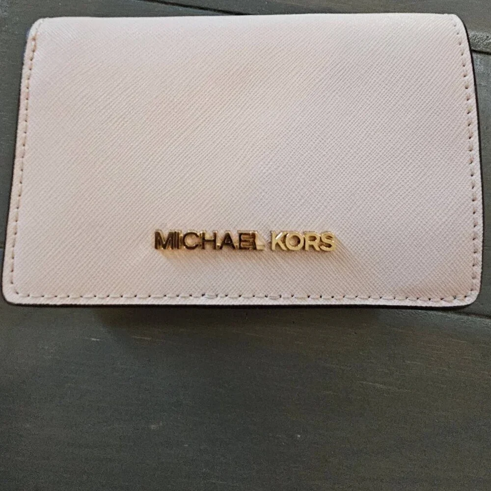 Michael Kors Soft Pink Grained Leather Bifold Snap Wallet With Logo NWT